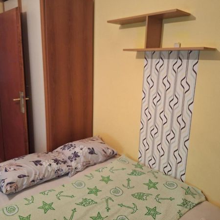 Stan Za Iznajmuvanje So Parking,Blisku Do Centar. Kumanova Dış mekan fotoğraf